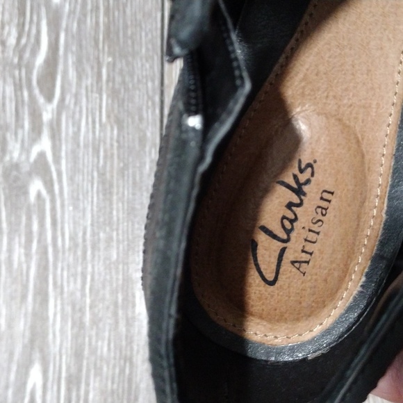 Clarks Artisan black leather zip ankle boots. Size 8. Mint condition - Picture 9 of 12